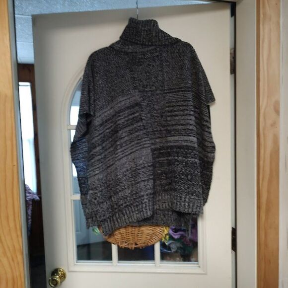 New Steve Madden Dark Gray Turtleneck Sweater Poncho Women's One Size - Picture 1 of 2